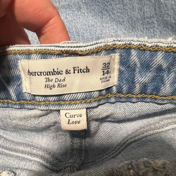 Abercrombie & Fitch A&F Jeans
The Dad High Rise Curve Love size 32 / 14 EUC - Picture 2 of 10